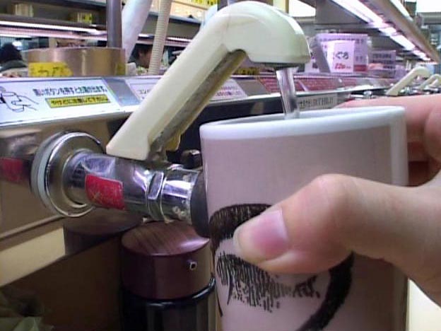 Making a cup of green tea
