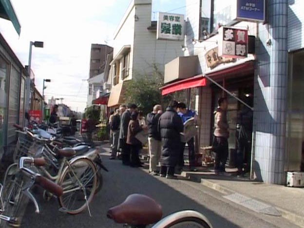 Queue for ramen restaurant