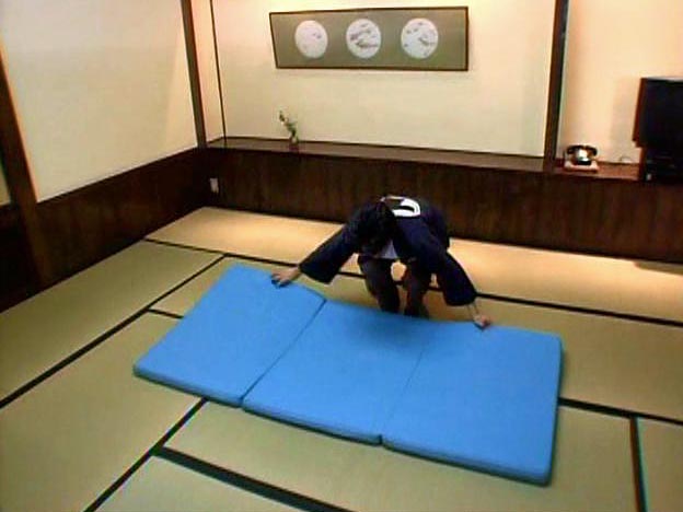 ふとんをしく1