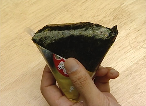 Onigiri (rice ball) in Convenience Store Description Image 5