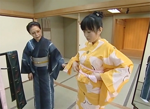 Wearing Yukata (Summer Kimono) Description Image 9