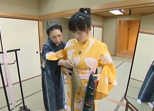 Wearing Yukata (Summer Kimono) Description Image 10