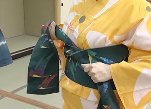 Wearing Yukata (Summer Kimono) Description Image 11