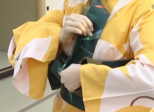 Wearing Yukata (Summer Kimono) Description Image 12