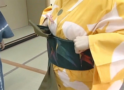 Wearing Yukata (Summer Kimono) Description Image 14
